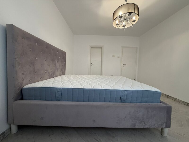 Aviatorilor, 3 camere decomandat, etaj 3/3, proprietar, renovat recent.