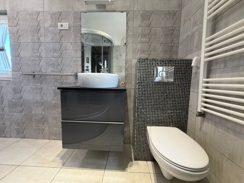 Aviatorilor, 3 camere decomandat, etaj 3/3, proprietar, renovat recent.