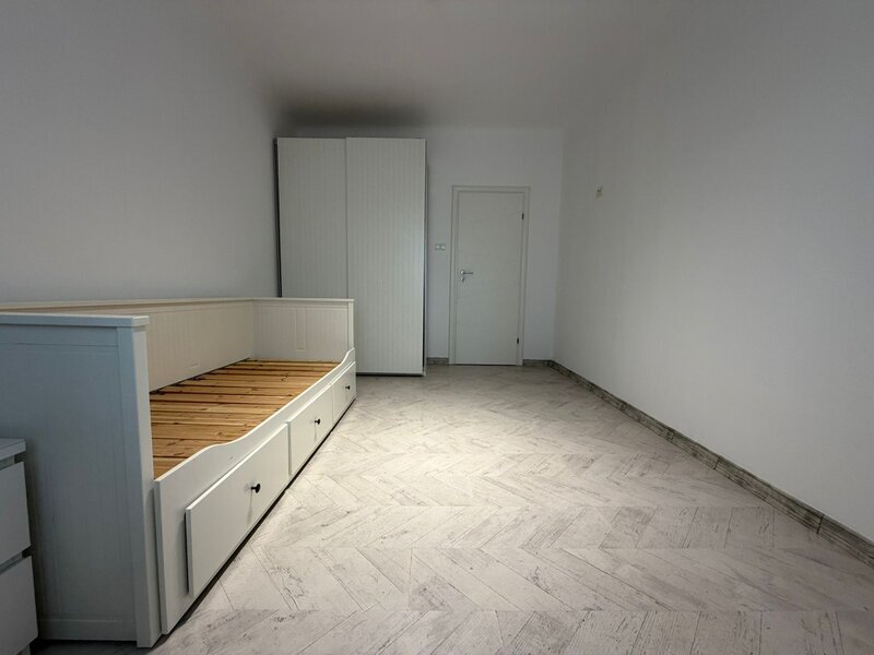 Aviatorilor, 3 camere decomandat, etaj 3/3, proprietar, renovat recent.